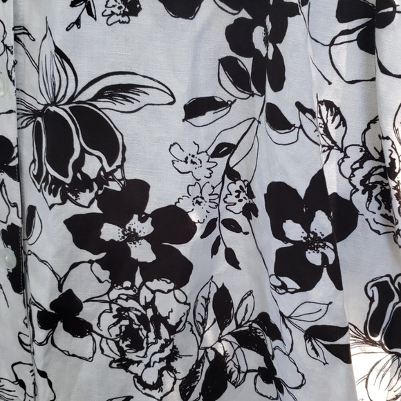 Maggie Barnes Black & White Floral Top Blouse 3X - Picture 5 of 8